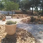 2 Fields לינה וארוחת בוקר 3*