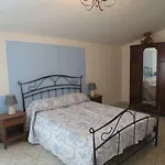 2 Fields Bed & Breakfast