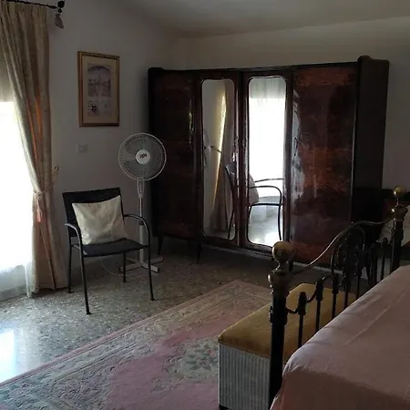 2 Fields Bed & Breakfast