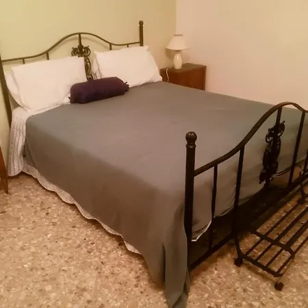 2 Fields Bed & Breakfast