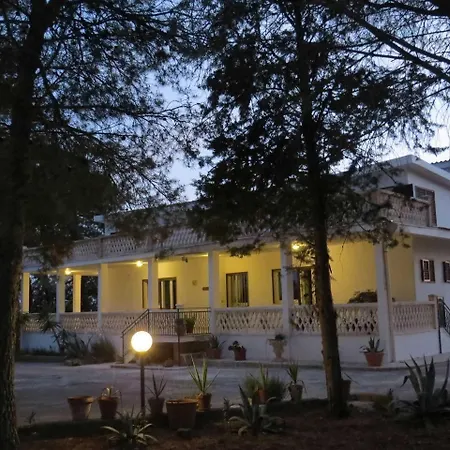 2 Fields Bed & Breakfast