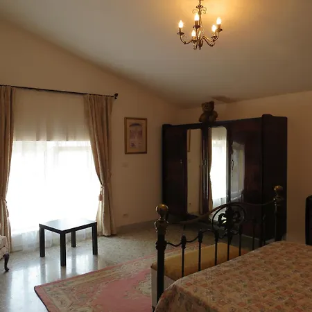 2 Fields Bed & Breakfast