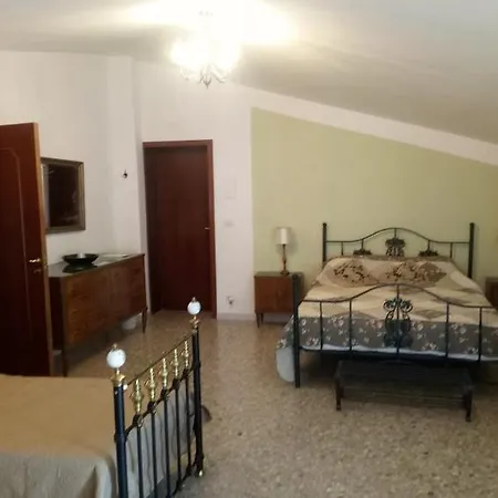 2 Fields Bed & Breakfast