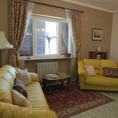 2 Fields Bed & Breakfast