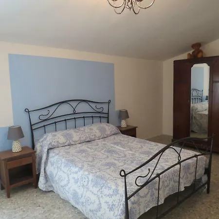 2 Fields Bed & Breakfast