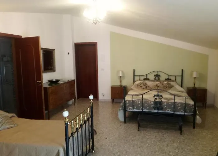 2 Fields Bed & Breakfast