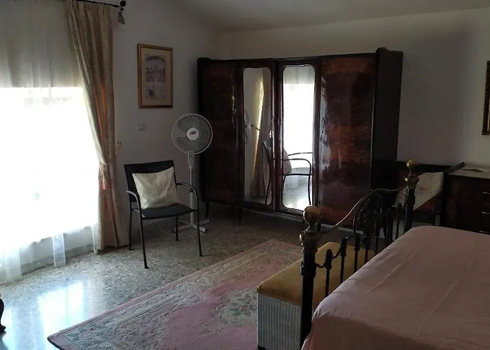 2 Fields Bed & Breakfast