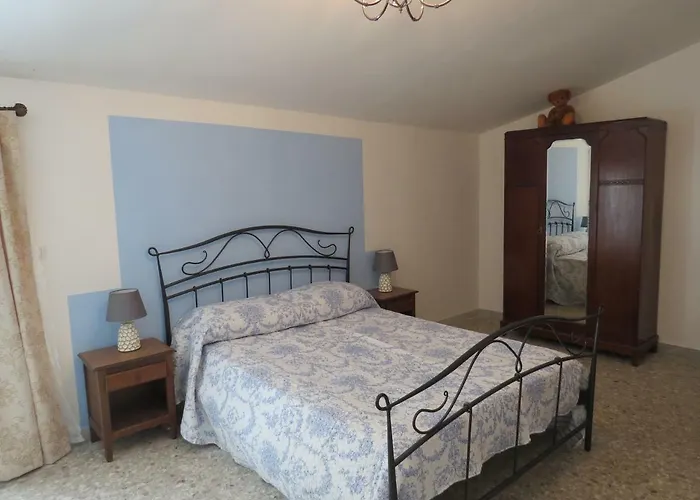 2 Fields Bed & Breakfast